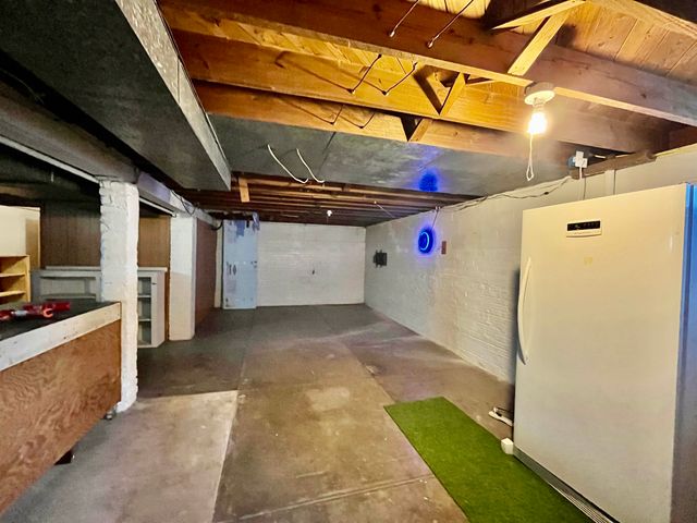 646 Gypsum Ave, Salina, KS 67401