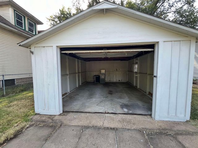 646 Gypsum Ave, Salina, KS 67401