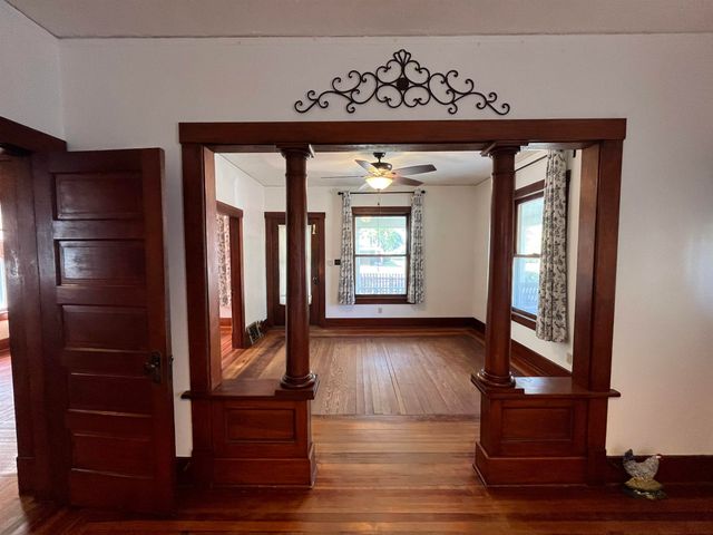 646 Gypsum Ave, Salina, KS 67401