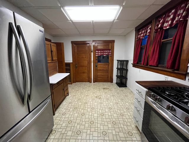 646 Gypsum Ave, Salina, KS 67401