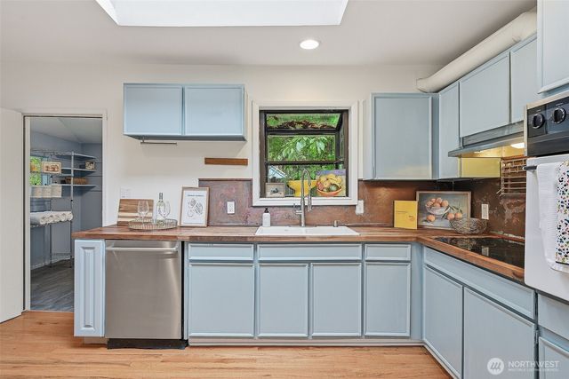 17633 10th Avenue NE, Shoreline, WA 98155