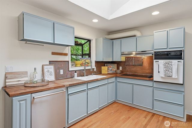 17633 10th Avenue NE, Shoreline, WA 98155