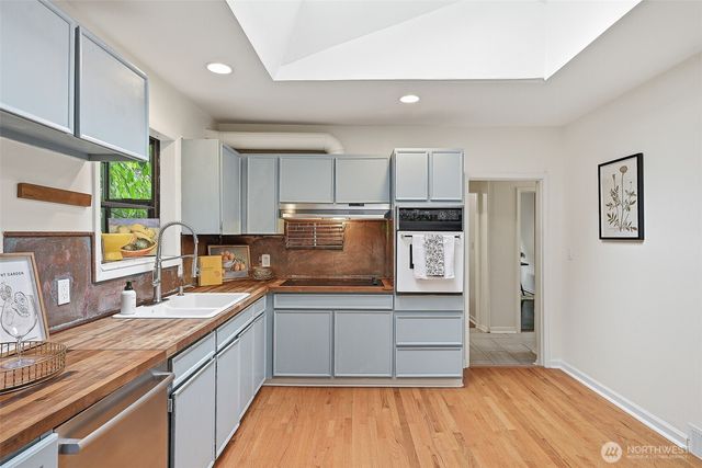 17633 10th Avenue NE, Shoreline, WA 98155