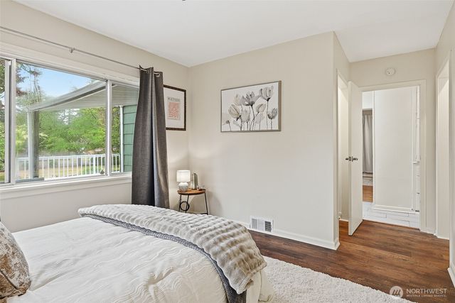 17633 10th Avenue NE, Shoreline, WA 98155