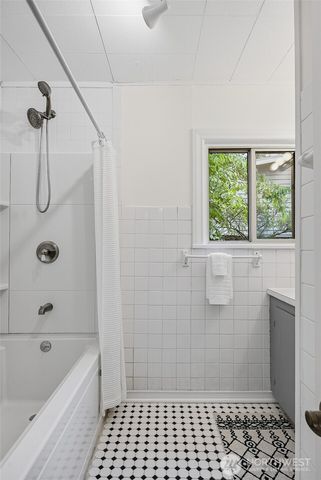17633 10th Avenue NE, Shoreline, WA 98155