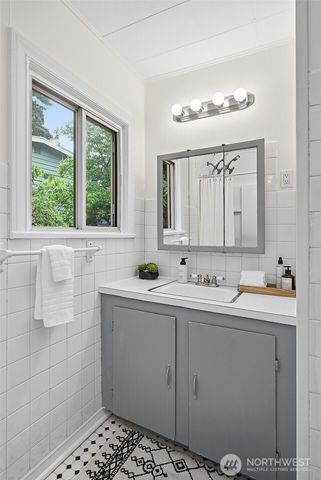 17633 10th Avenue NE, Shoreline, WA 98155