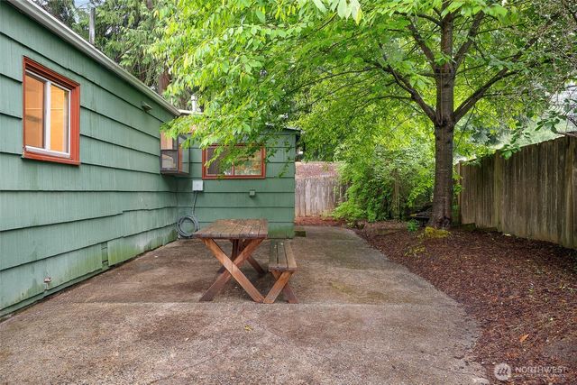 17633 10th Avenue NE, Shoreline, WA 98155