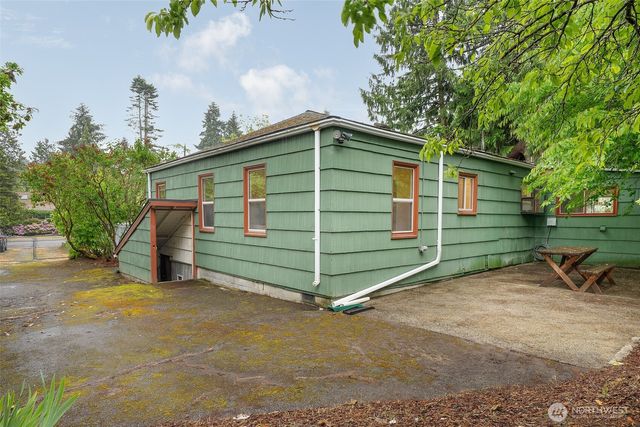 17633 10th Avenue NE, Shoreline, WA 98155