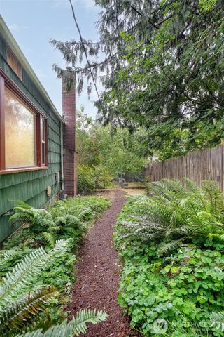 17633 10th Avenue NE, Shoreline, WA 98155