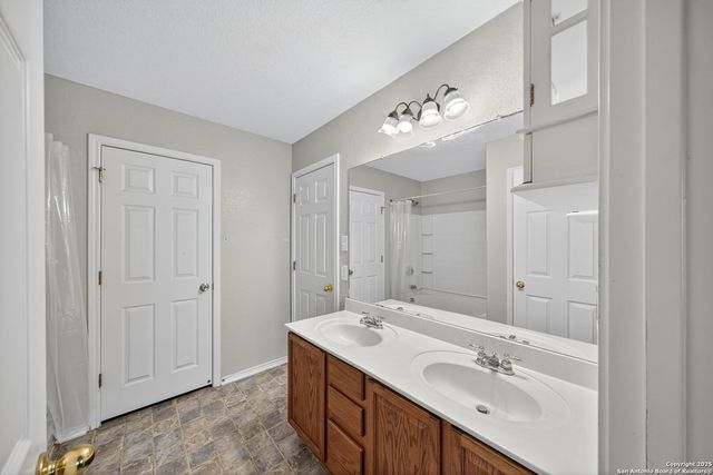 15515 FlowingSpg, San Antonio, TX 78247