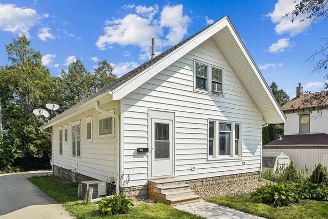 309 W 12TH Street, Cedar Falls, IA 50613