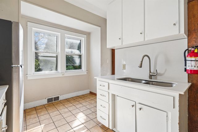 309 W 12TH Street, Cedar Falls, IA 50613