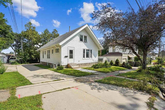 309 W 12TH Street, Cedar Falls, IA 50613