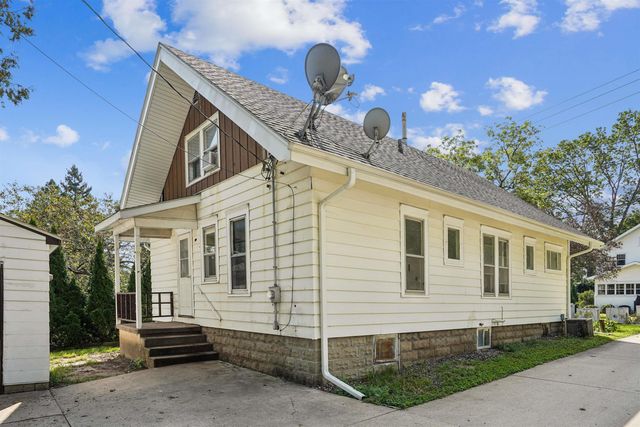 309 W 12TH Street, Cedar Falls, IA 50613