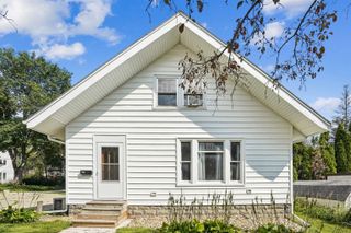 309 W 12TH Street, Cedar Falls, IA 50613