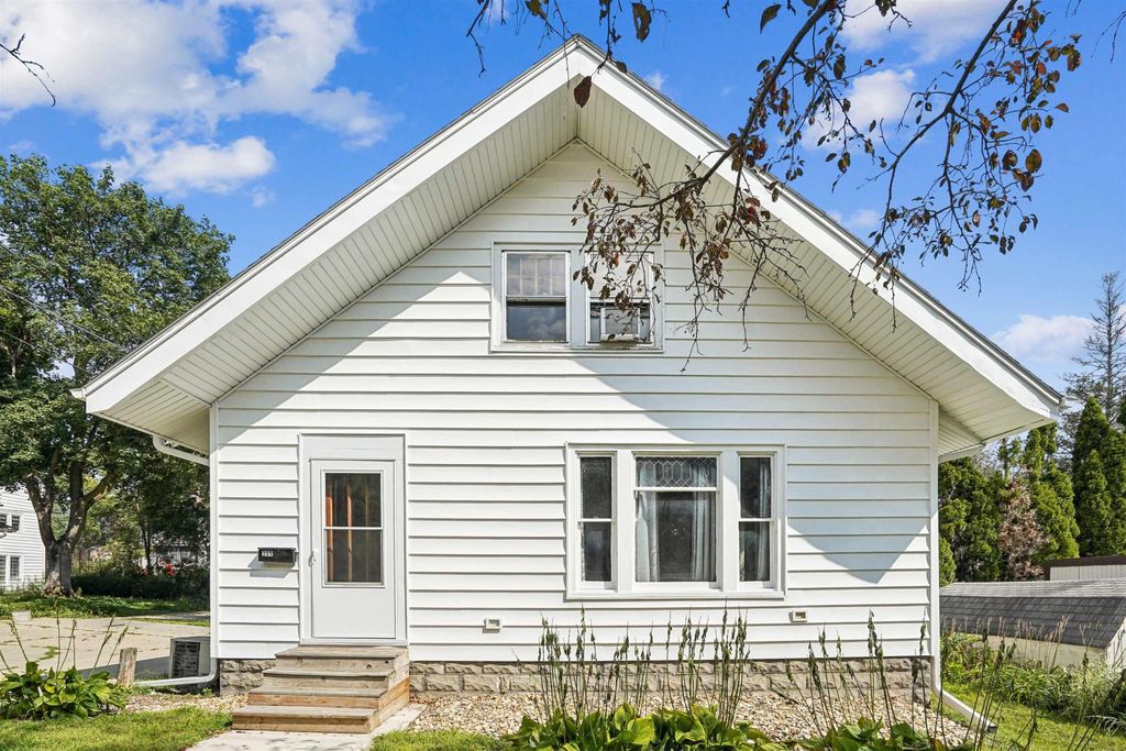 309 W 12TH Street, Cedar Falls, IA 50613