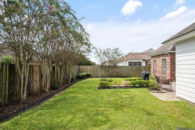 8915 Foxgate Dr, Baton Rouge, LA 70809