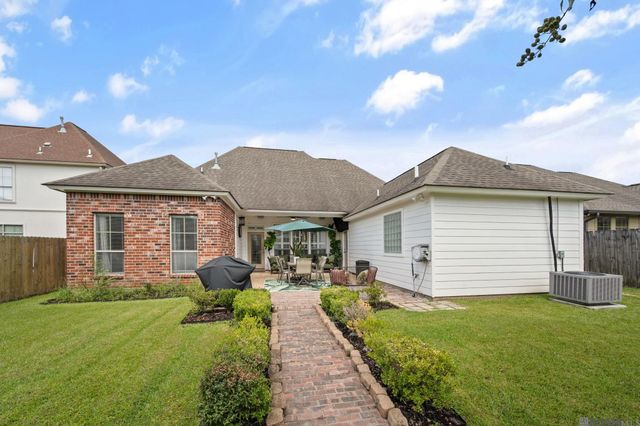 8915 Foxgate Dr, Baton Rouge, LA 70809