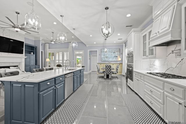 8915 Foxgate Dr, Baton Rouge, LA 70809