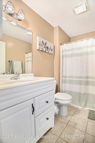 1206 N Waverly Road, Dimondale, MI 48821