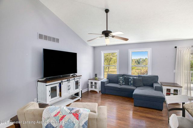 1206 N Waverly Road, Dimondale, MI 48821