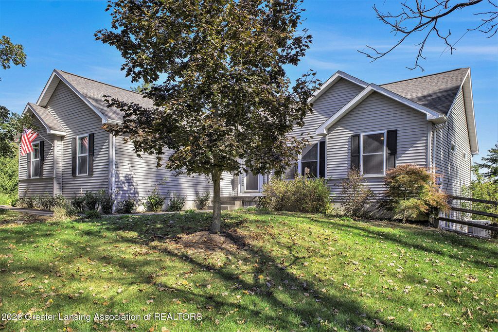1206 N Waverly Road, Dimondale, MI 48821