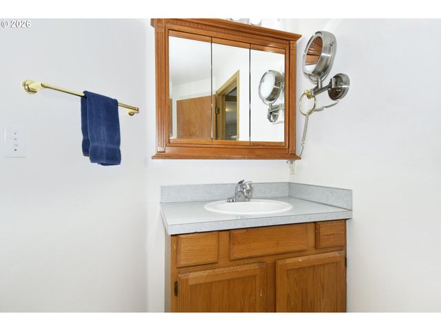 762 2ND St, Woodland, WA 98674