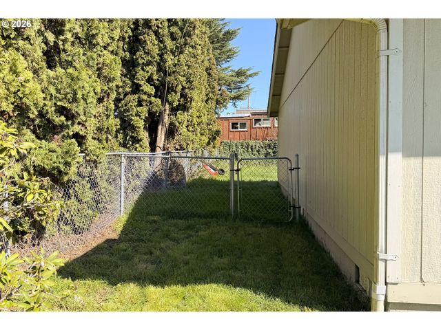 762 2ND St, Woodland, WA 98674