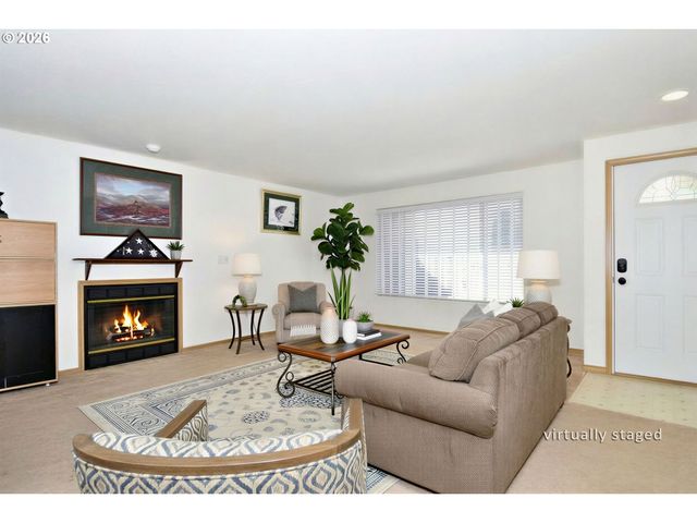 762 2ND St, Woodland, WA 98674