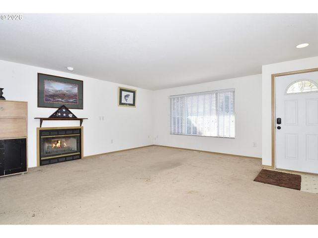 762 2ND St, Woodland, WA 98674