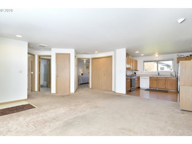 762 2ND St, Woodland, WA 98674