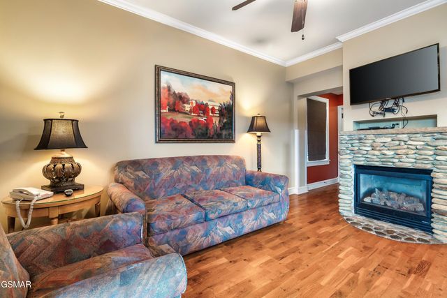 212 Dollywood Lane, Pigeon Forge, TN 37863