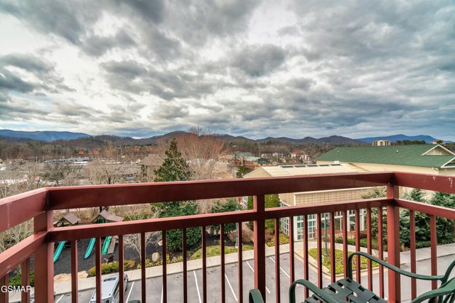 212 Dollywood Lane, Pigeon Forge, TN 37863