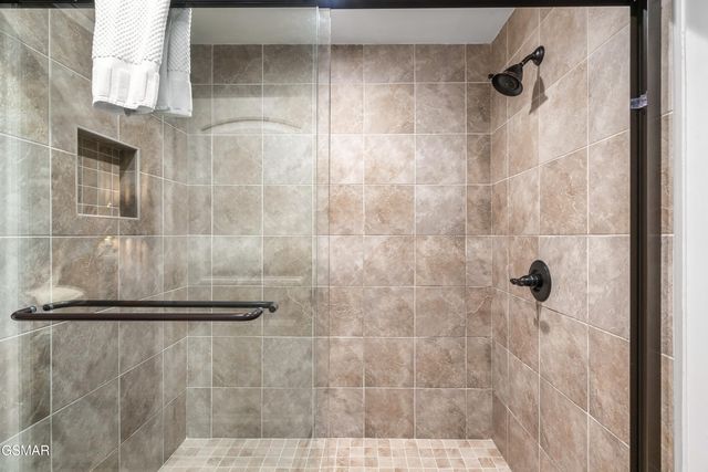 212 Dollywood Lane, Pigeon Forge, TN 37863