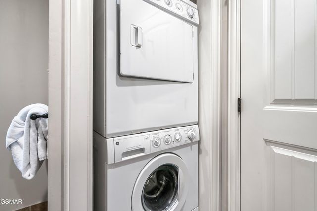 212 Dollywood Lane, Pigeon Forge, TN 37863