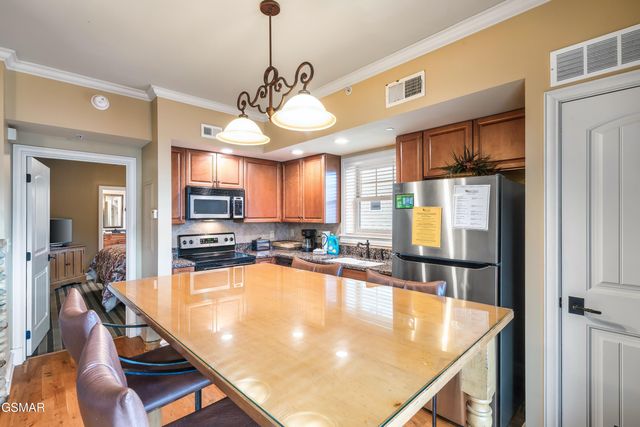 212 Dollywood Lane, Pigeon Forge, TN 37863