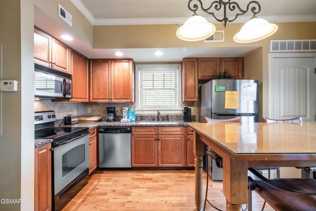 212 Dollywood Lane, Pigeon Forge, TN 37863