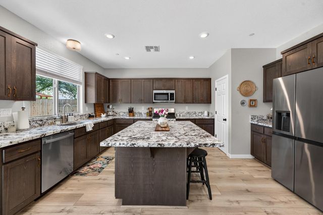 5653 Cobbler Ln, Marysville, CA 95901