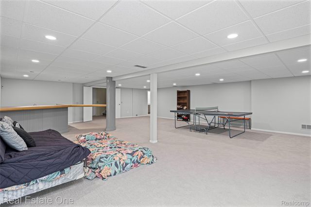 5000 Mirror Lake Court 19, West Bloomfield Charter Township, MI 48323