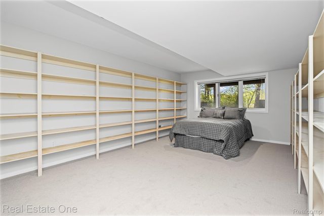 5000 Mirror Lake Court 19, West Bloomfield Charter Township, MI 48323