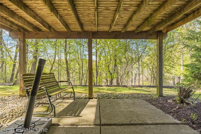 5000 Mirror Lake Court 19, West Bloomfield Charter Township, MI 48323