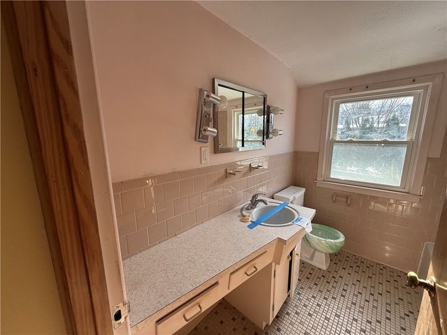 64 Cliffside Drive, Cranston, RI 02920