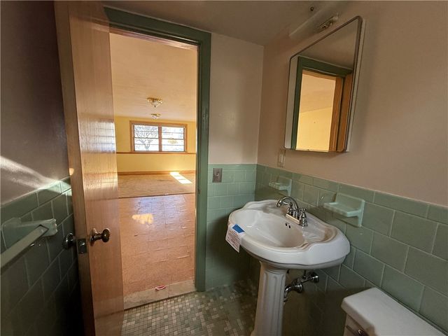 64 Cliffside Drive, Cranston, RI 02920