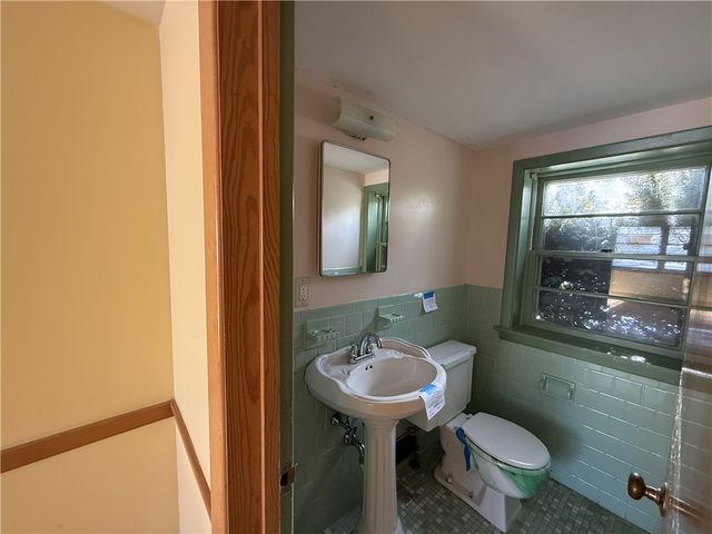 64 Cliffside Drive, Cranston, RI 02920