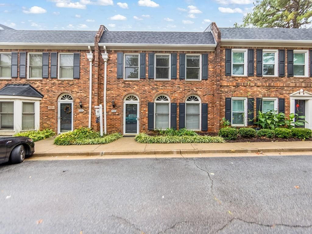 7006 Saint Charles Square, Roswell, GA 30075