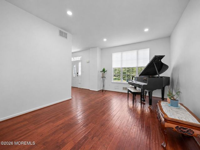 2 Sparrow Court, Jackson, NJ 08527