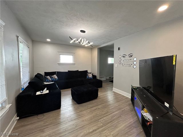7500 Dearborn Avenue, Cleveland, OH 44102