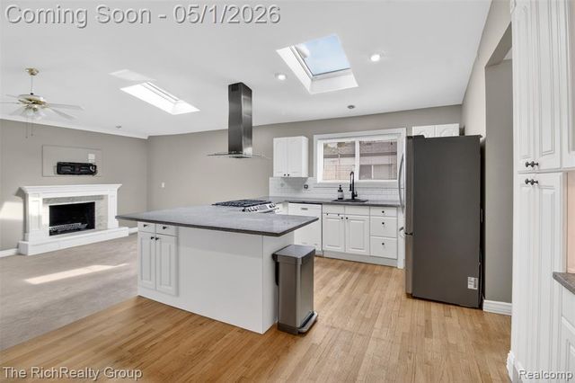 30320 Woodhouse Drive, Warren, MI 48092
