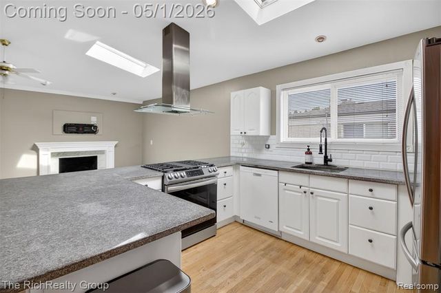 30320 Woodhouse Drive, Warren, MI 48092