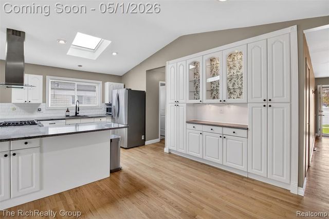 30320 Woodhouse Drive, Warren, MI 48092